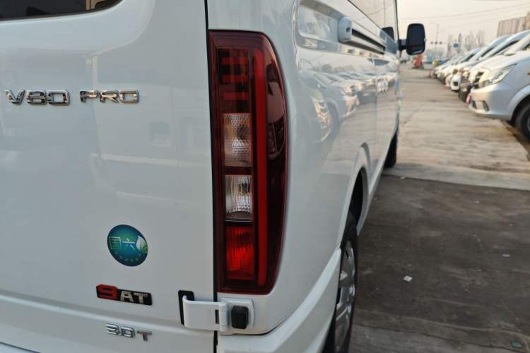 Used SAIC MAXUS Xintu V80 2025 PRO Aoyuntong 2.0T Automatic Long-Wheelbase Mid-Roof Model with 6/7/8/9 Seats Exterior 6