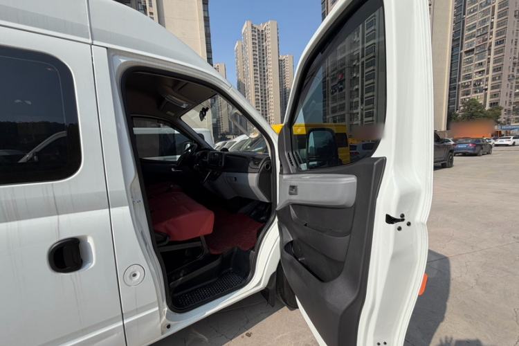 Used SAIC MAXUS Xintu V80 2025 PRO Aoyuntong 2.0T Manual Long Wheelbase Mid-Height 6/7/8/9-Seater Exterior 6