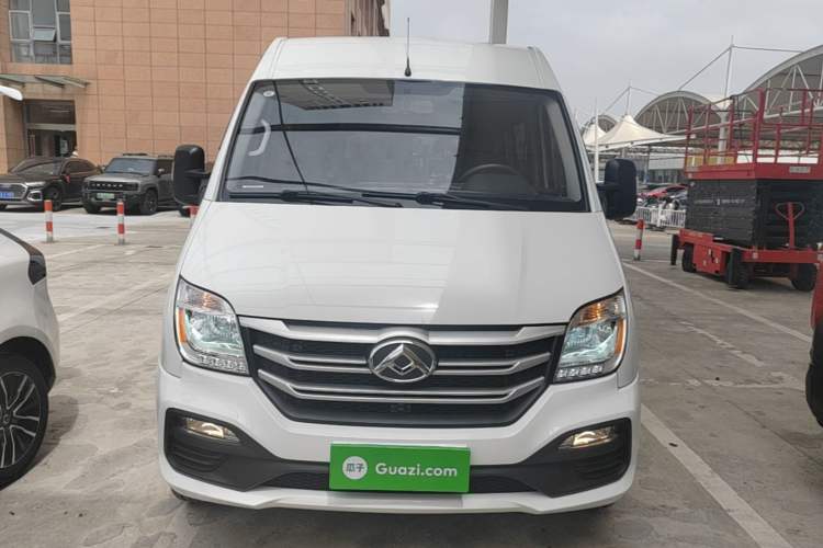 Used SAIC MAXUS Xintu V80 2025 Value Edition Aoyuntong 2.0T Manual Long Wheelbase Mid-Height Design 127 Ps 6/7/9-Seater Front