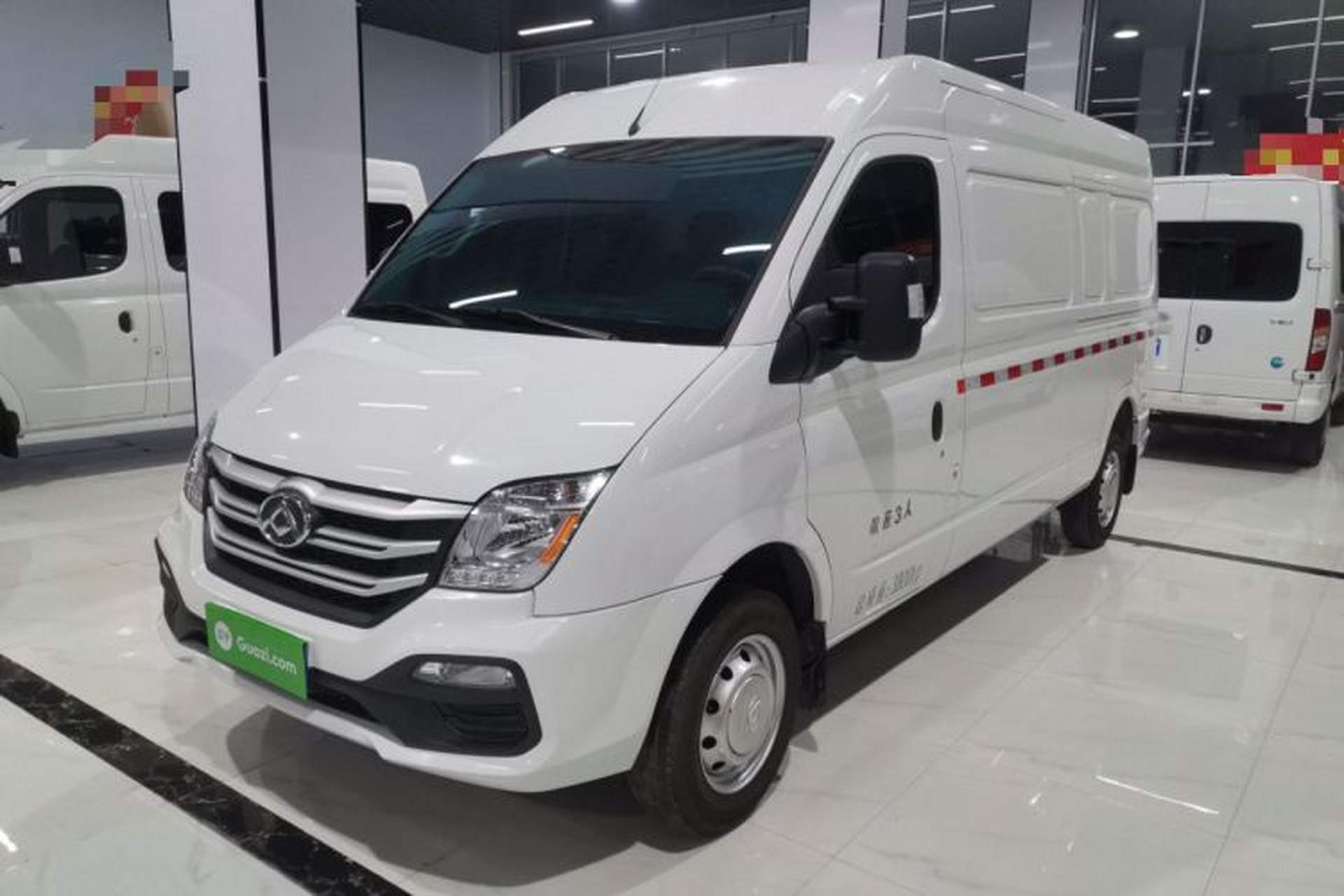 Used SAIC MAXUS Xintu V80 2025 Value Edition City Distribution King 2.0T Manual Long Wheelbase Mid-Roof 127 Ps 3 Seats Front Left 45 Deg