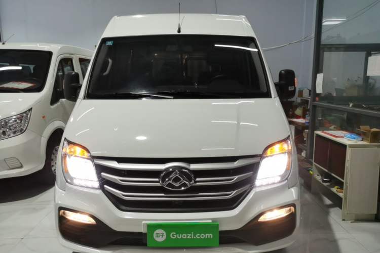 Used SAIC MAXUS Xintu V80 2025 Value Edition Aoyuntong 2.0T Manual Short Wheelbase Mid-Height 127 Ps 5/6 Seats Front