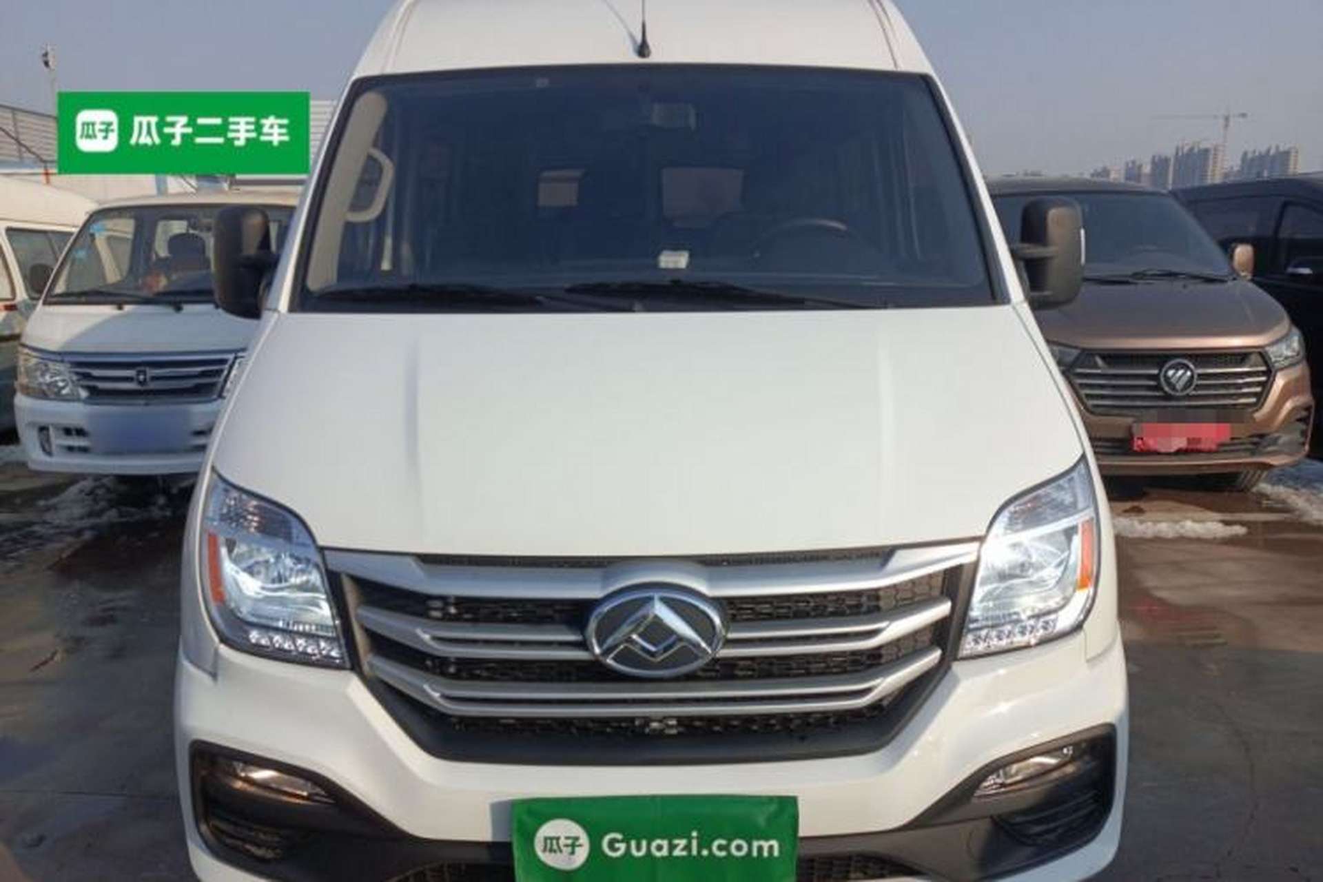 Used SAIC MAXUS Xintu V80 2025 Value Edition Aoyuntong 2.0T Manual Short Wheelbase Mid-Height 127 Ps 5/6 Seats Front