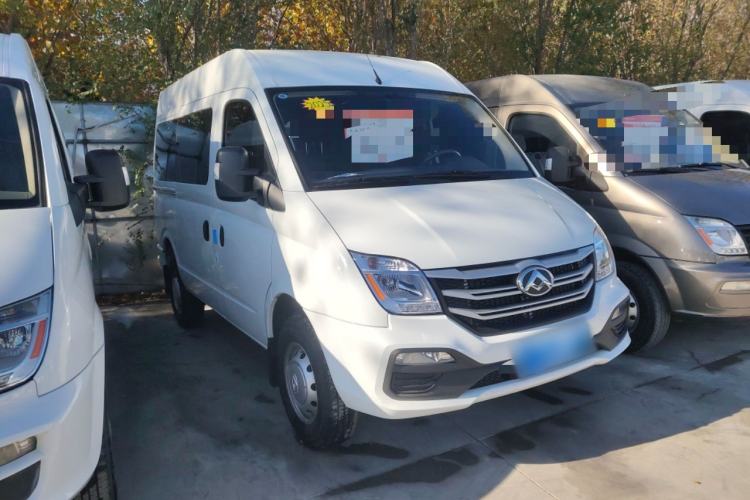 Used SAIC MAXUS Xintu V80 2025 Value Edition Aoyuntong 2.0T Manual Short Wheelbase Mid-Height 127 Ps 5/6 Seats Front Right 45 Deg