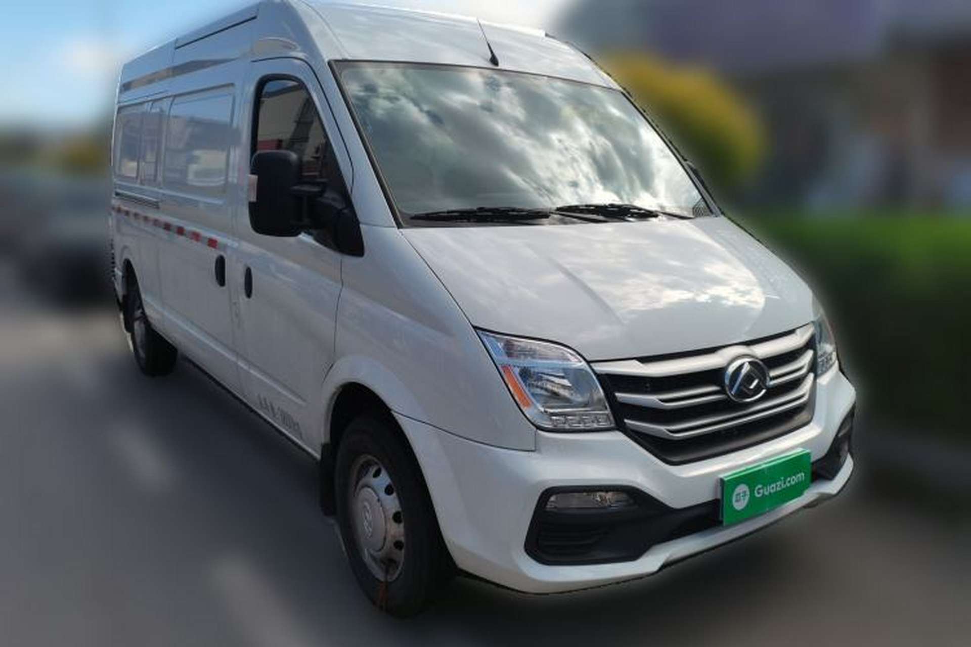 Used SAIC MAXUS Xintu V80  Front Right 45 Deg