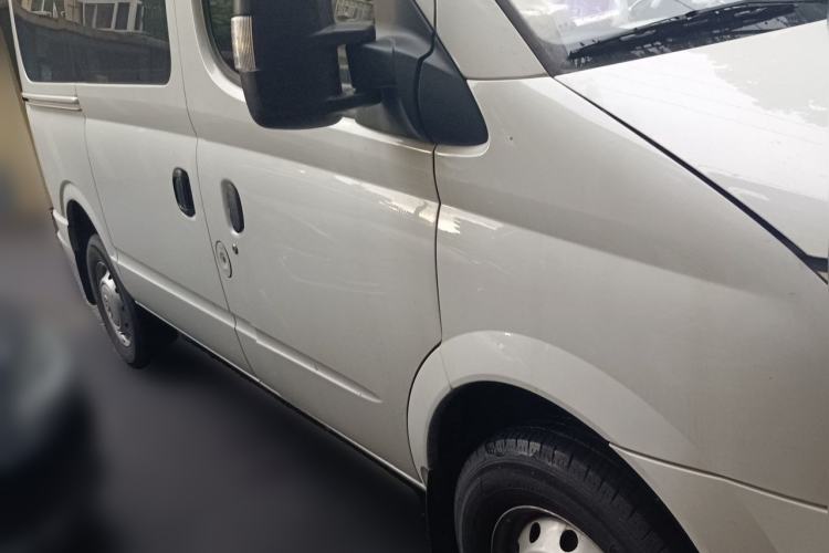 Used SAIC MAXUS Xintu V80 2025 Value Edition Aoyuntong 2.0T Manual Short Wheelbase Mid-Height 127 Ps 5/6 Seats Front Right 45 Deg