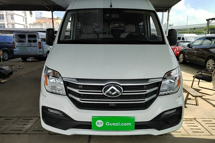 Used SAIC MAXUS Xintu V80 2025 Value Edition Aoyuntong 2.0T Manual Long Wheelbase Mid-Height Design 127 Ps 6/7/9-Seater Front