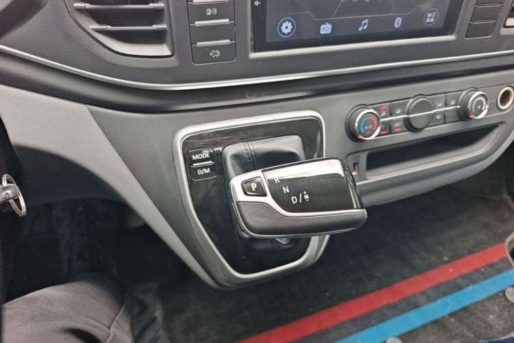 Used SAIC MAXUS Xintu V80 2025 PRO Aoyuntong 2.0T Automatic Short Wheelbase Ultra-Low Roof 5/6-Seater Gear Lever