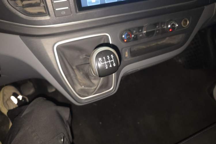 Used SAIC MAXUS Xintu V80  Gear Lever