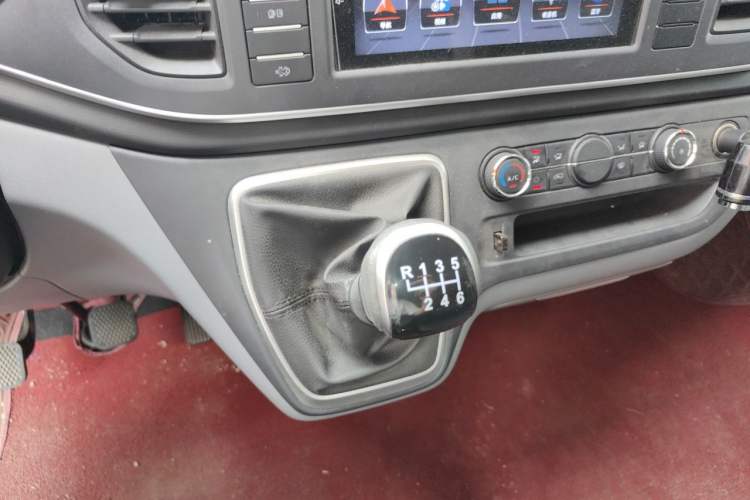 Used SAIC MAXUS Xintu V80 2025 PRO Aoyuntong 2.0T Manual Long Wheelbase Mid-Height 6/7/8/9-Seater Gear Lever