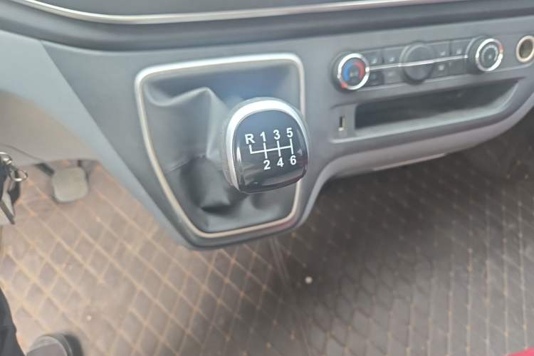 Used SAIC MAXUS Xintu V80 2025 PRO Aoyuntong 2.0T Manual Long Wheelbase Mid-Height 6/7/8/9-Seater Gear Lever