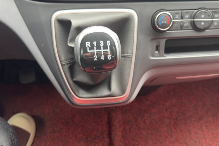 Used SAIC MAXUS Xintu V80 2025 PRO Aoyuntong 2.0T Manual Long Wheelbase Mid-Height 6/7/8/9-Seater Gear Lever