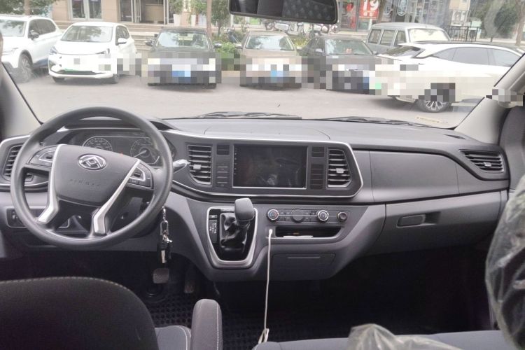 Used SAIC MAXUS Xintu V80 2025 Value Edition Aoyuntong 2.0T AMT Short Wheelbase Mid-Height 127 Ps 5/6 Seats Headliner