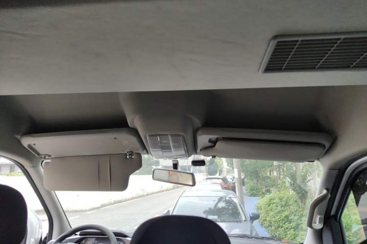 Used SAIC MAXUS Xintu V80 2025 PRO Aoyuntong 2.0T Manual Long Wheelbase Mid-Height 6/7/8/9-Seater Headliner