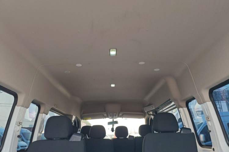 Used SAIC MAXUS Xintu V80 2025 PRO Aoyuntong 2.0T Automatic Long-Wheelbase Mid-Roof Model with 6/7/8/9 Seats Headliner