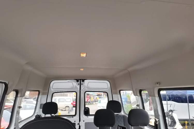 Used SAIC MAXUS Xintu V80 2025 PRO Aoyuntong 2.0T Automatic Long-Wheelbase Mid-Roof Model with 6/7/8/9 Seats Headliner