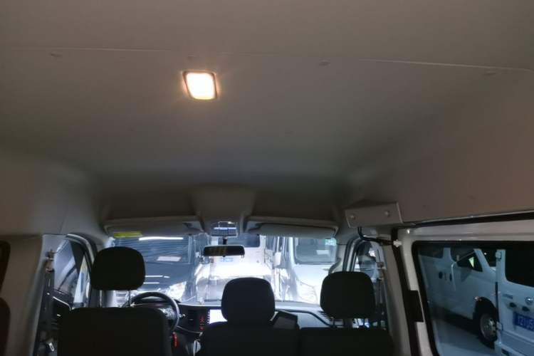 Used SAIC MAXUS Xintu V80 2025 Value Edition Aoyuntong 2.0T Manual Short Wheelbase Mid-Height 127 Ps 5/6 Seats Headliner