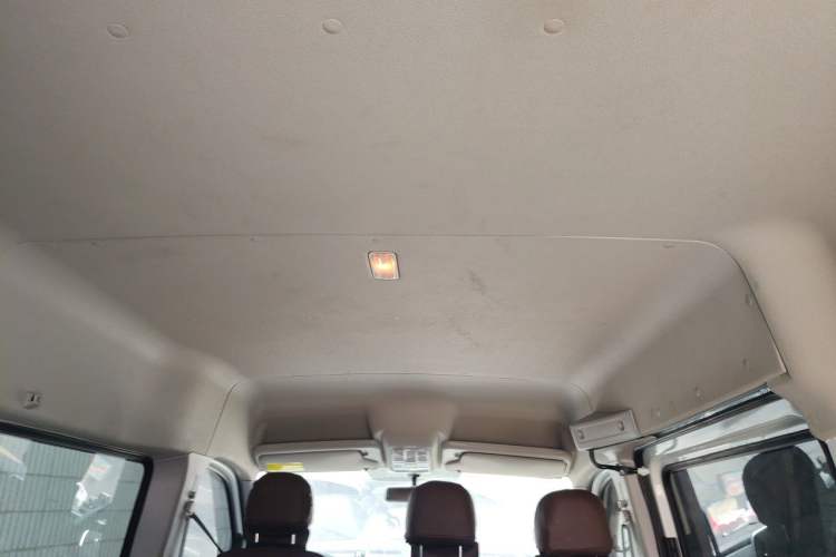 Used SAIC MAXUS Xintu V80 2025 Value Edition Aoyuntong 2.0T Manual Short Wheelbase Mid-Height 127 Ps 5/6 Seats Headliner