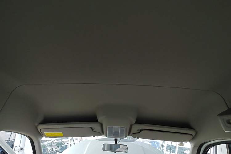 Used SAIC MAXUS Xintu V80 2025 Value Edition Aoyuntong 2.0T Manual Long Wheelbase Mid-Height Design 127 Ps 6/7/9-Seater Headliner