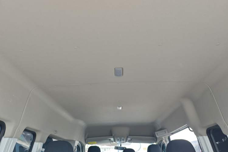 Used SAIC MAXUS Xintu V80 2025 PRO Aoyuntong 2.0T Automatic Long-Wheelbase Mid-Roof Model with 6/7/8/9 Seats Headliner