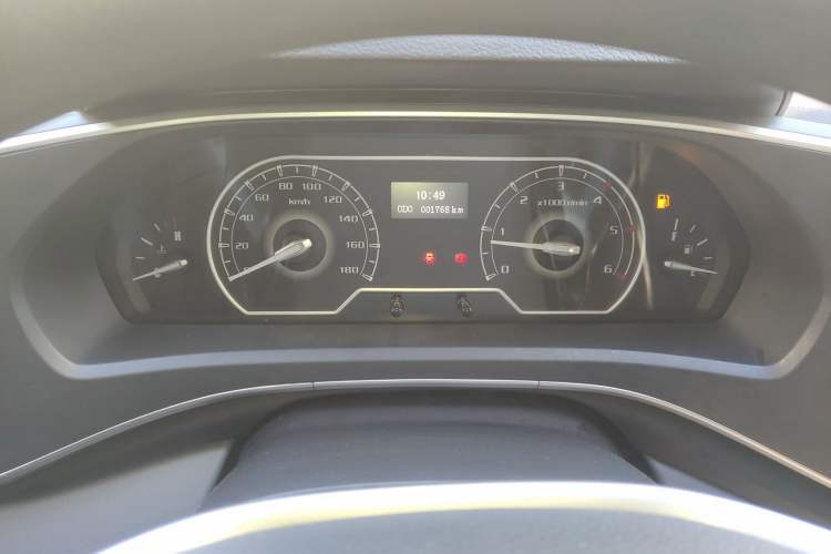 Used SAIC MAXUS Xintu V80 2025 Value Edition Aoyuntong 2.0T Manual Short Wheelbase Mid-Height 127 Ps 5/6 Seats Instrument Cluster