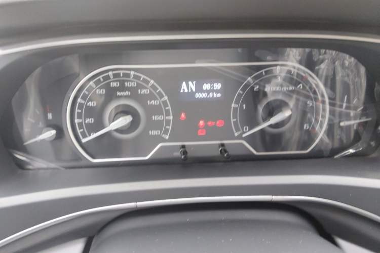 Used SAIC MAXUS Xintu V80 2025 Value Edition Aoyuntong 2.0T AMT Short Wheelbase Mid-Height 127 Ps 5/6 Seats Instrument Cluster