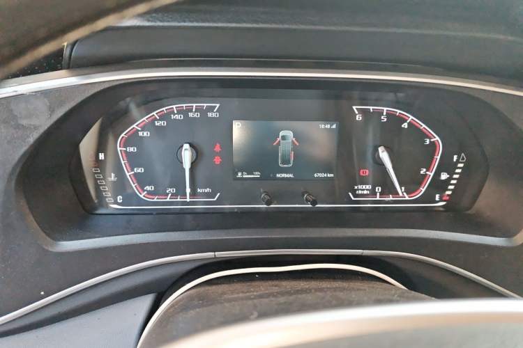 Used SAIC MAXUS Xintu V80 2025 PRO Aoyuntong 2.0T Automatic Long-Wheelbase Mid-Roof Model with 6/7/8/9 Seats Instrument Cluster