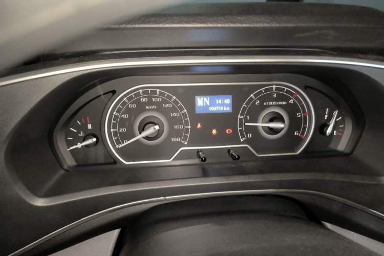 Used SAIC MAXUS Xintu V80 2025 PRO Aoyuntong 2.0T AMT Short Wheelbase Ultra-Low Roof 5/6 Seats Instrument Cluster