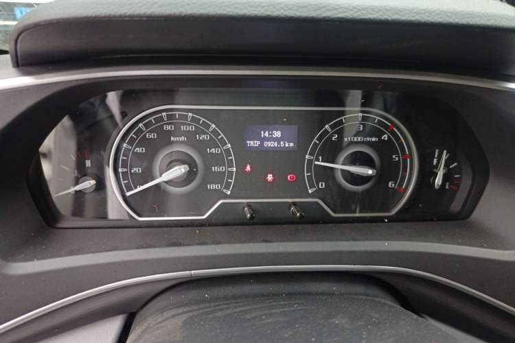 Used SAIC MAXUS Xintu V80 2025 Value Edition Aoyuntong 2.0T Manual Short Wheelbase Mid-Height 127 Ps 5/6 Seats Instrument Cluster