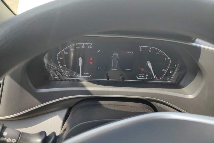 Used SAIC MAXUS Xintu V80 2025 PRO Aoyuntong 2.0T Automatic Short Wheelbase Ultra-Low Roof 5/6-Seater Instrument Cluster