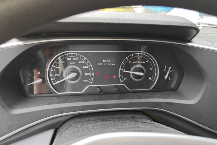 Used SAIC MAXUS Xintu V80 2025 Value Edition Urban Delivery King 2.0T Manual Short Wheelbase Ultra-Low Roof 127 Ps 3 Seats Instrument Cluster