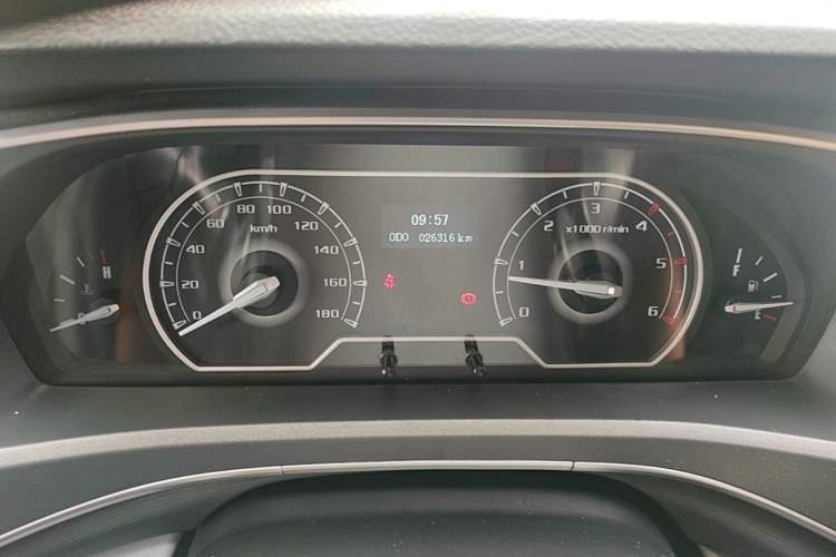 Used SAIC MAXUS Xintu V80 2025 Value Edition Aoyuntong 2.0T Manual Long Wheelbase Mid-Height Design 127 Ps 6/7/9-Seater Instrument Cluster