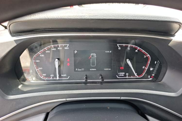 Used SAIC MAXUS Xintu V80 2025 PRO Aoyuntong 2.0T Automatic Short Wheelbase Ultra-Low Roof 5/6-Seater Instrument Cluster