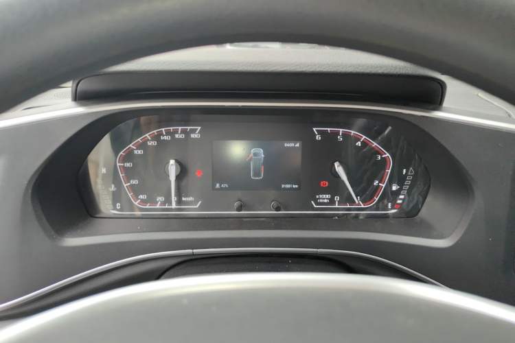 Used SAIC MAXUS Xintu V80 2025 PRO Aoyuntong 2.0T Manual Long Wheelbase Mid-Height 6/7/8/9-Seater Instrument Cluster