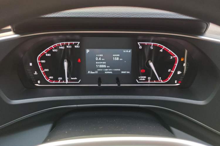 Used SAIC MAXUS Xintu V80 2025 PRO Aoyuntong 2.0T Automatic Long-Wheelbase Mid-Roof Model with 6/7/8/9 Seats Instrument Cluster