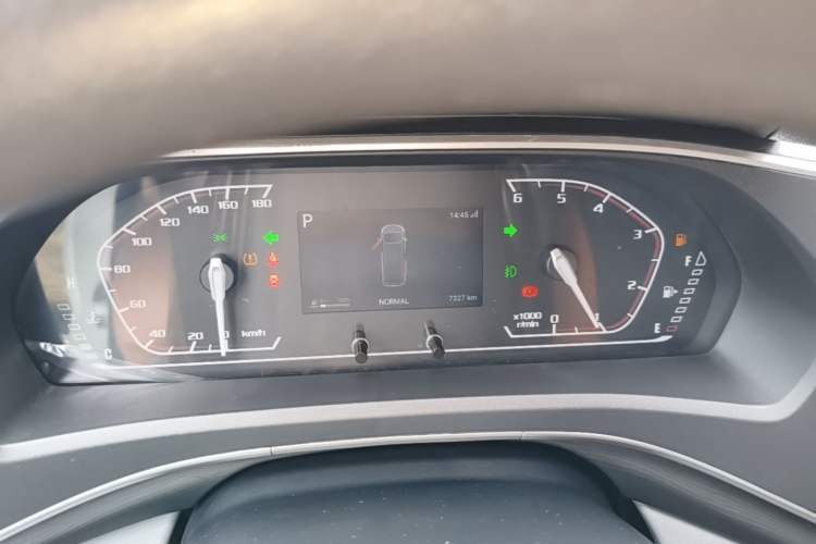 Used SAIC MAXUS Xintu V80 2025 PRO Aoyuntong 2.0T Automatic Long-Wheelbase Mid-Roof Model with 6/7/8/9 Seats Instrument Cluster