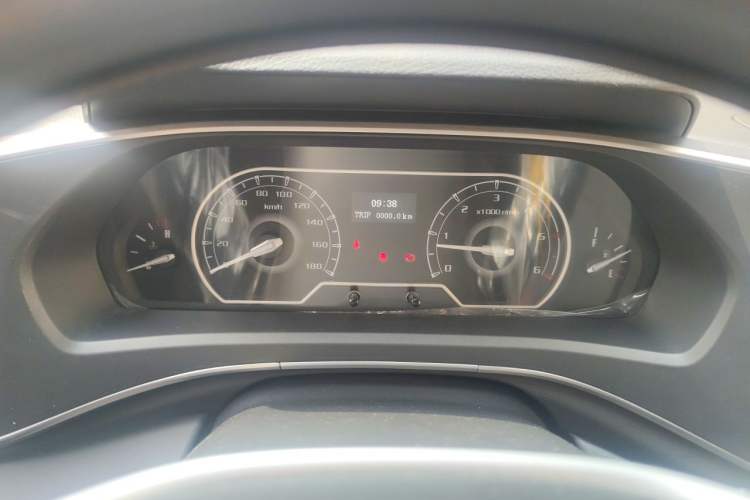 Used SAIC MAXUS Xintu V80 2025 Value Edition Aoyuntong 2.0T Manual Long Wheelbase Mid-Height Design 127 Ps 6/7/9-Seater Instrument Cluster