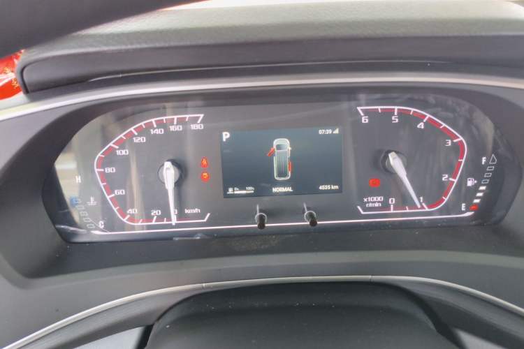Used SAIC MAXUS Xintu V80 2025 PRO Aoyuntong 2.0T Automatic Short Wheelbase Ultra-Low Roof 5/6-Seater Instrument Cluster