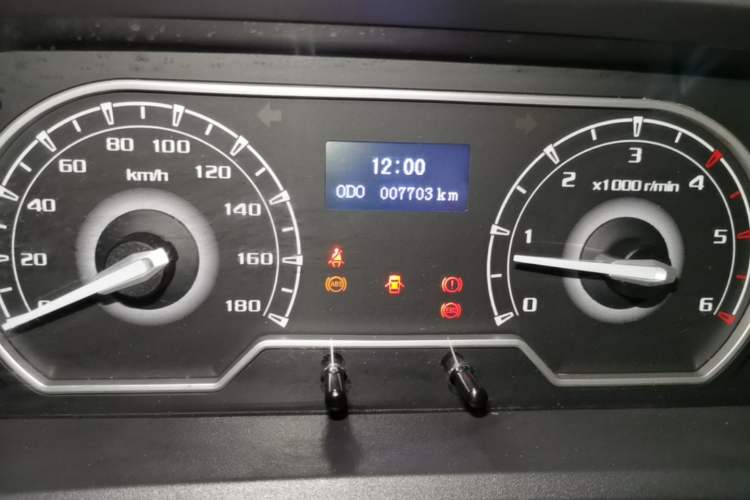 Used SAIC MAXUS Xintu V80 2025 Value Edition Aoyuntong 2.0T Manual Short Wheelbase Mid-Height 127 Ps 5/6 Seats Instrument Cluster