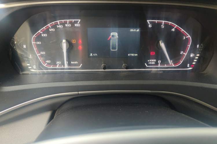 Used SAIC MAXUS Xintu V80 2025 PRO Aoyuntong 2.0T Manual Short Wheelbase Mid-Height 7/8/9-Seater Instrument Cluster