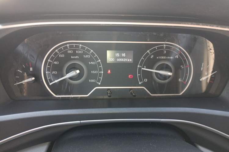 Used SAIC MAXUS Xintu V80 2025 Value Edition Aoyuntong 2.0T Manual Short Wheelbase Mid-Height 127 Ps 5/6 Seats Instrument Cluster