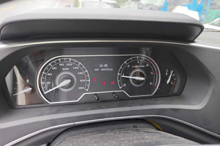 Used SAIC MAXUS Xintu V80 2025 Value Edition Urban Delivery King 2.0T Manual Short Wheelbase Ultra-Low Roof 127 Ps 3 Seats Instrument Cluster