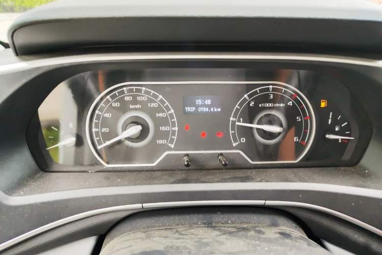 Used SAIC MAXUS Xintu V80 2025 Value Edition City Distribution King 2.0T Manual Short Wheelbase Mid-Roof 127 Ps 3 Seats Instrument Cluster