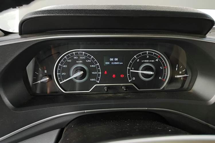 Used SAIC MAXUS Xintu V80 2025 Value Edition Aoyuntong 2.0T Manual Long Wheelbase Mid-Height Design 127 Ps 6/7/9-Seater Instrument Cluster