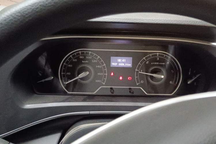 Used SAIC MAXUS Xintu V80 2025 Value Edition Aoyuntong 2.0T Manual Short Wheelbase Mid-Height 127 Ps 5/6 Seats Instrument Cluster
