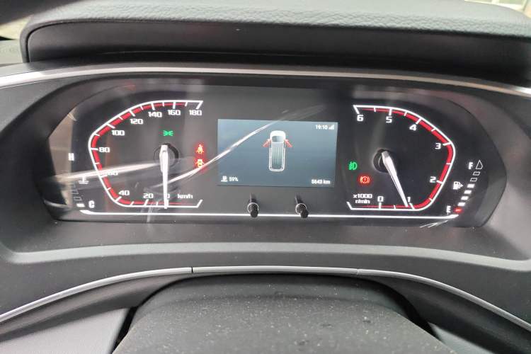 Used SAIC MAXUS Xintu V80 2025 PRO Aoyuntong 2.0T Manual Short Wheelbase Mid-Height 5/6-Seater Instrument Cluster