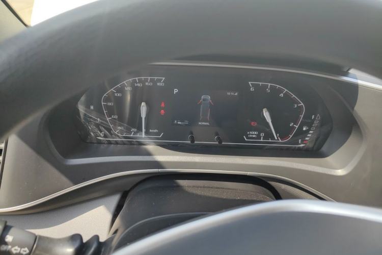 Used SAIC MAXUS Xintu V80 2025 PRO Aoyuntong 2.0T Automatic Short Wheelbase Ultra-Low Roof 5/6-Seater Instrument Cluster