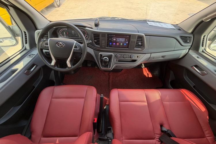 Used SAIC MAXUS Xintu V80 2025 PRO Aoyuntong 2.0T Manual Long Wheelbase Mid-Height 6/7/8/9-Seater Interior 1