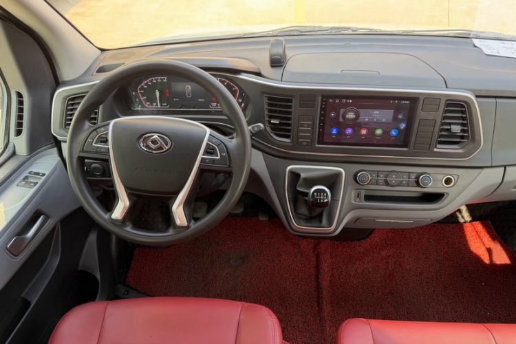 Used SAIC MAXUS Xintu V80 2025 PRO Aoyuntong 2.0T Manual Long Wheelbase Mid-Height 6/7/8/9-Seater Interior 2