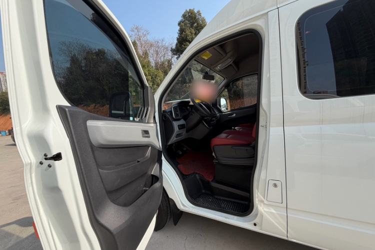 Used SAIC MAXUS Xintu V80 2025 PRO Aoyuntong 2.0T Manual Long Wheelbase Mid-Height 6/7/8/9-Seater Interior 3