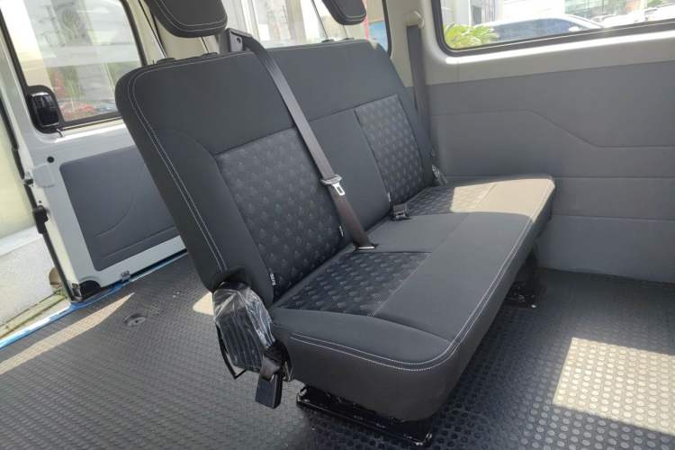 Used SAIC MAXUS Xintu V80 2025 PRO Aoyuntong 2.0T Automatic Short Wheelbase Ultra-Low Roof 5/6-Seater Interior 4